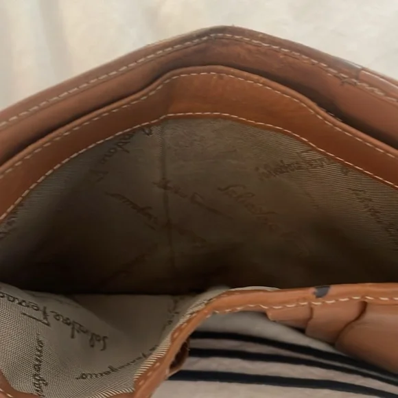 SALVATORE FERRAGAMO Ferragamo Gancini AQ-220117 leather wallet bi-fold ladies - Picture 6 of 9